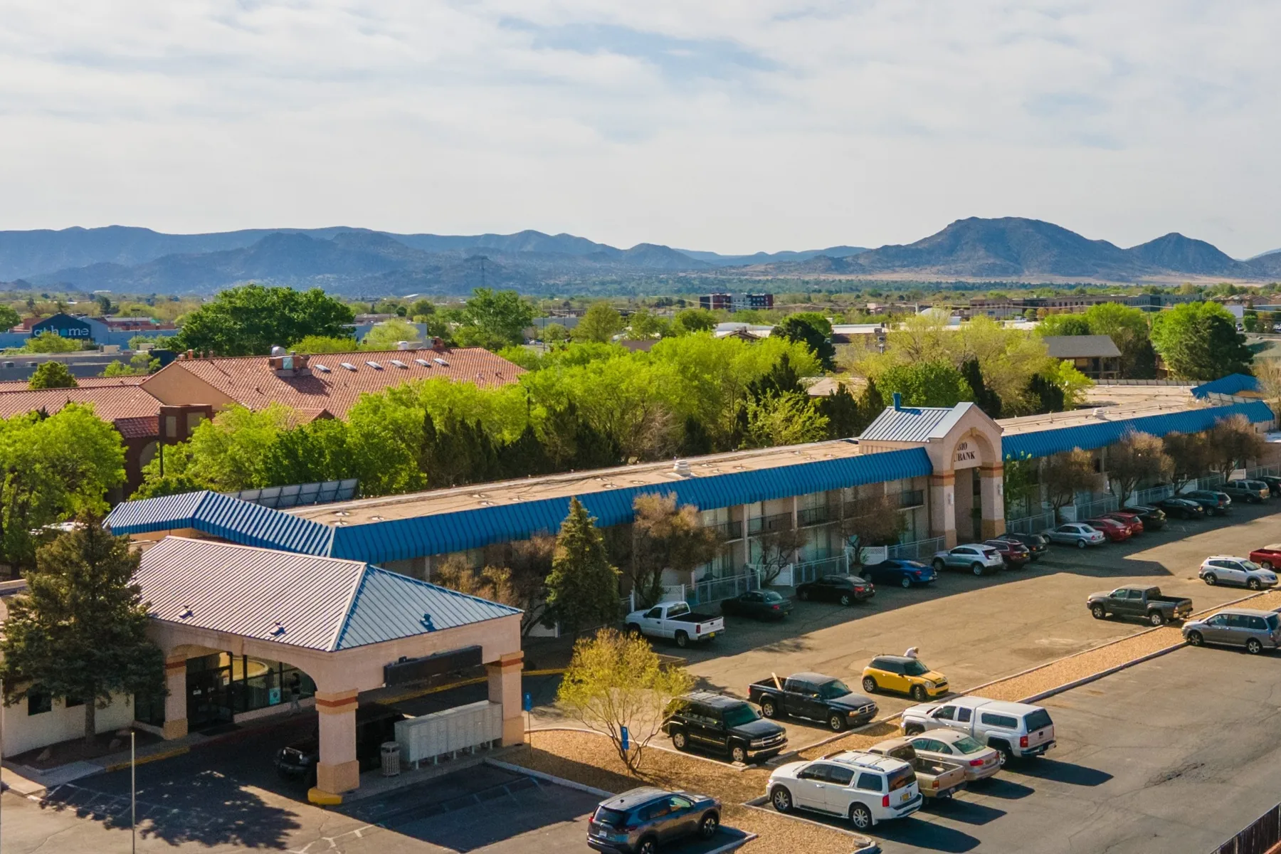 Aerial view of ABQ Encore Apartments on Eubank Blvd NE with the Sandia Mountains behind